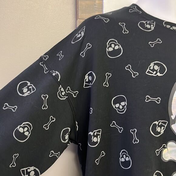 Pumpkins & Potions Skulls and Bones Long Sleeves Crewneck Pullover Shirt- Large - Picture 6 of 15